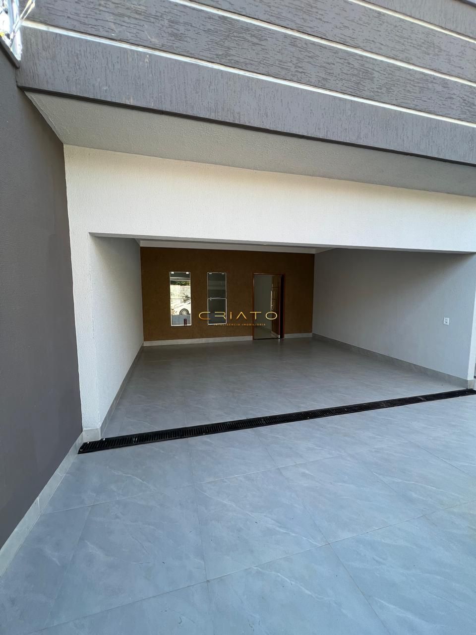 Casa à venda com 4 quartos, 190m² - Foto 1