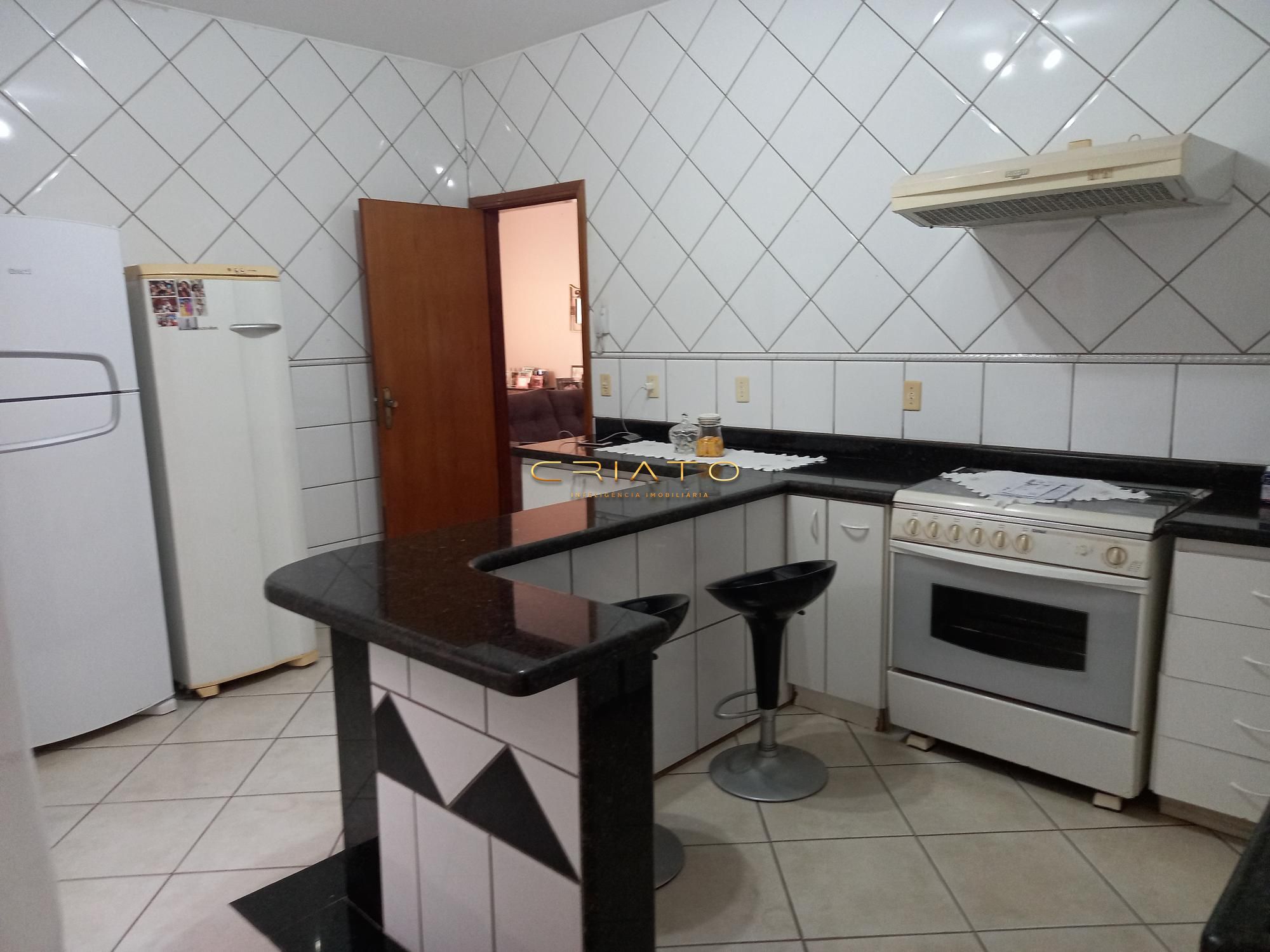 Casa à venda com 4 quartos, 180m² - Foto 8