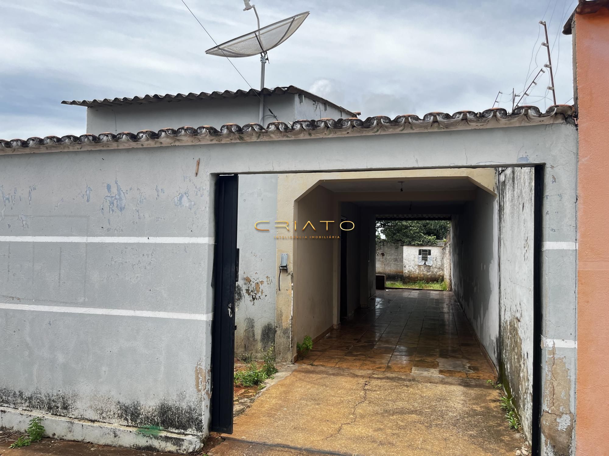 Casa à venda com 2 quartos, 100m² - Foto 1