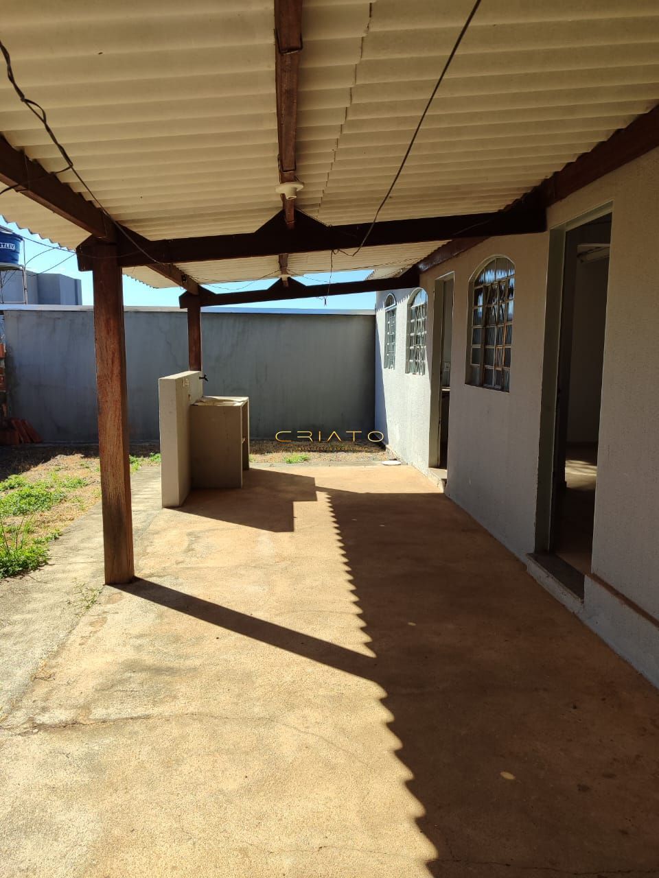 Casa à venda com 5 quartos, 200m² - Foto 2