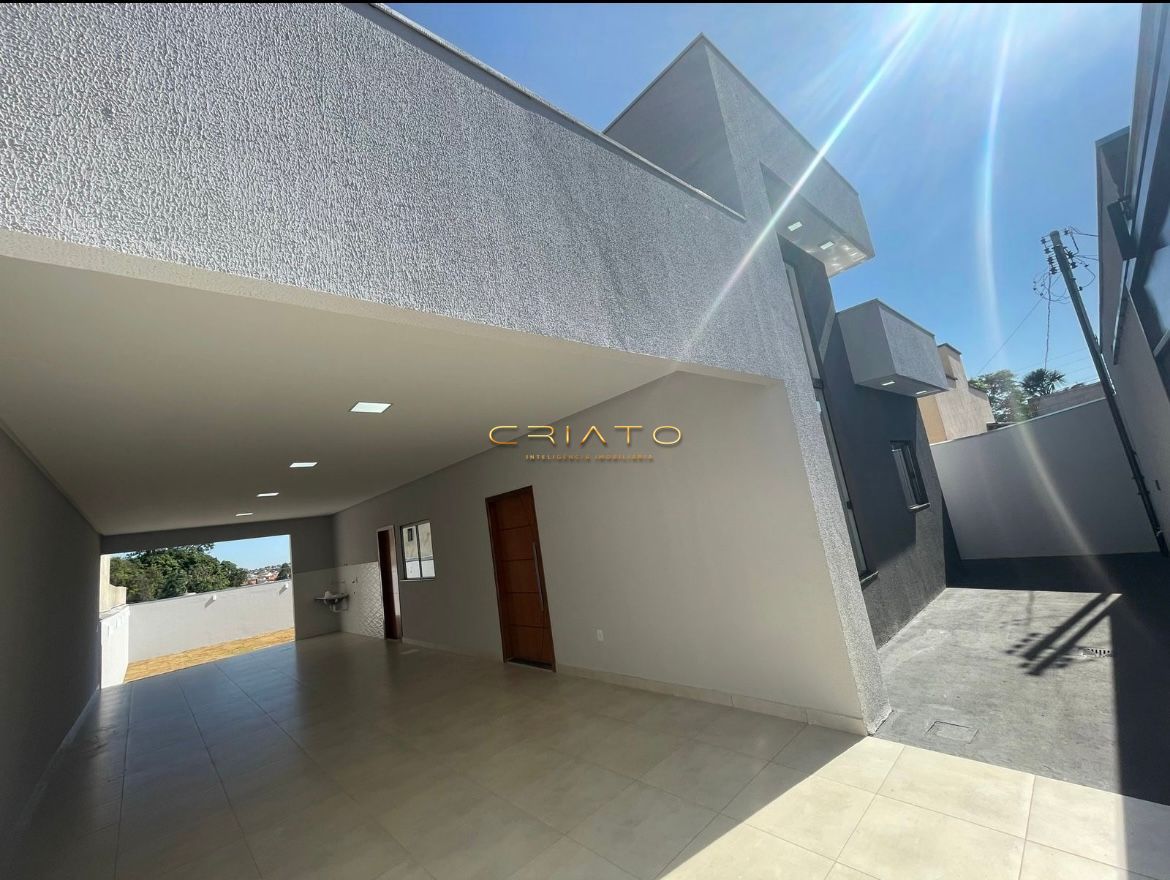 Casa à venda com 3 quartos, 100m² - Foto 1