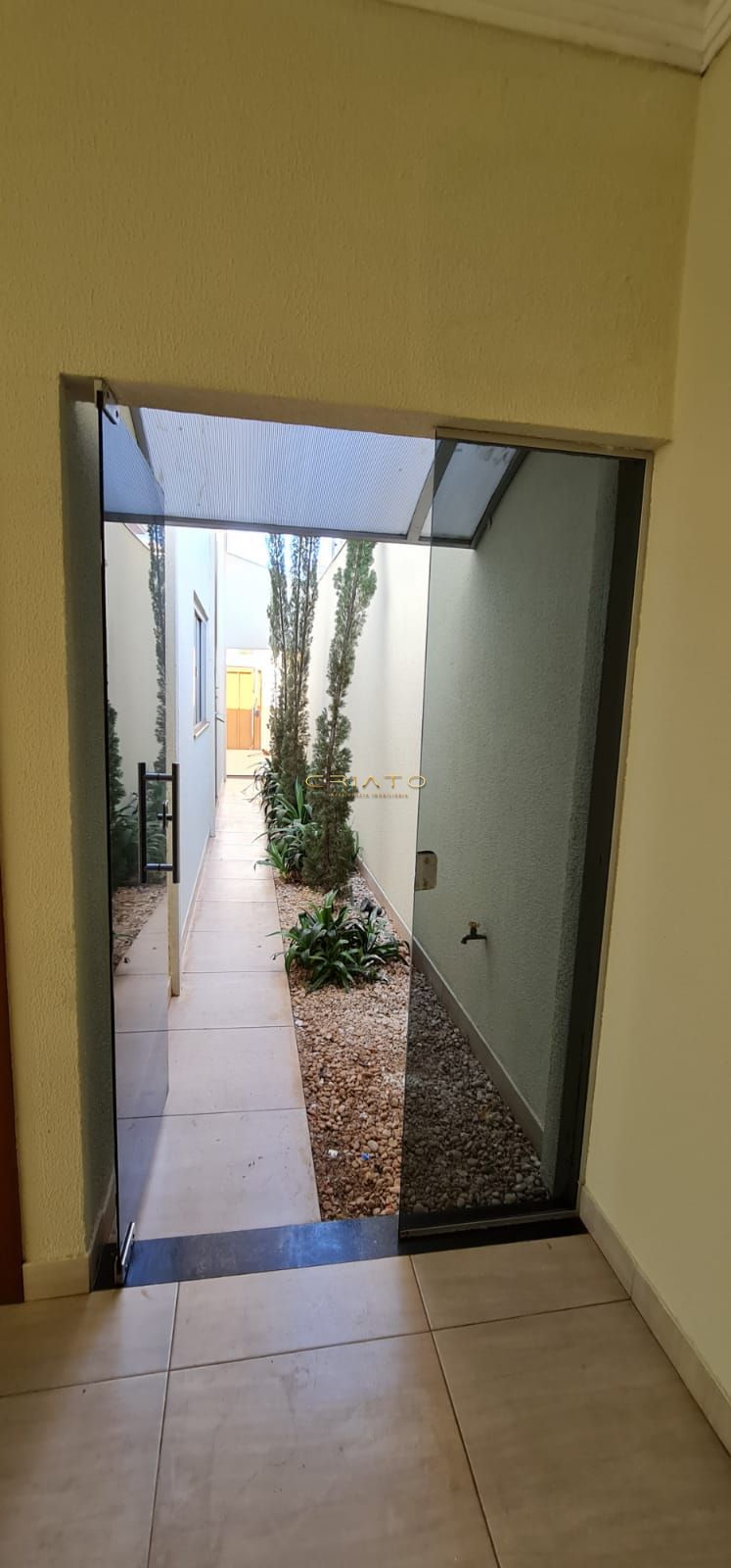 Casa à venda com 3 quartos, 198m² - Foto 2