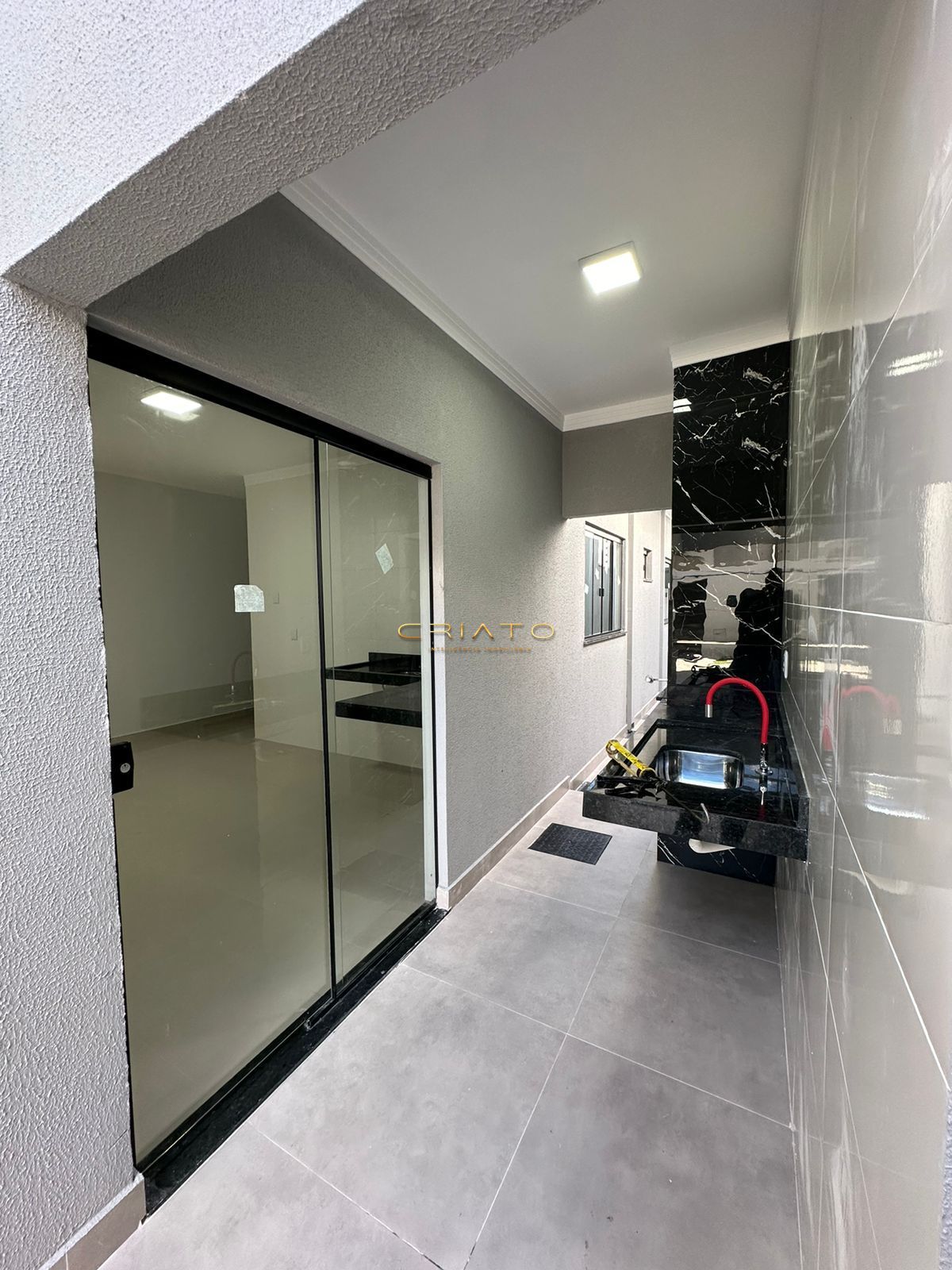 Casa à venda com 3 quartos, 106m² - Foto 1