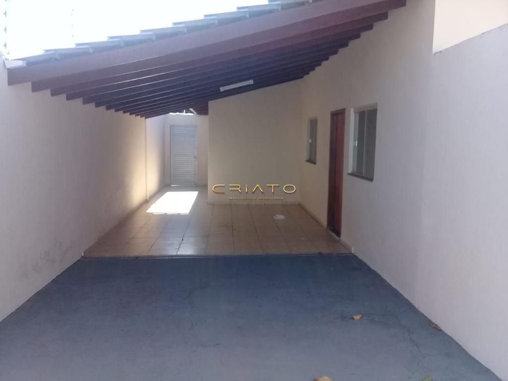 Casa à venda com 3 quartos, 109m² - Foto 1