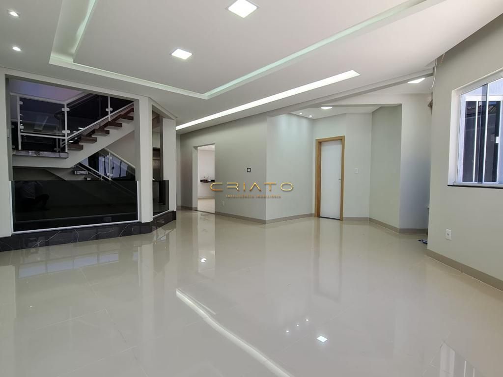 Sobrado à venda com 4 quartos, 344m² - Foto 2