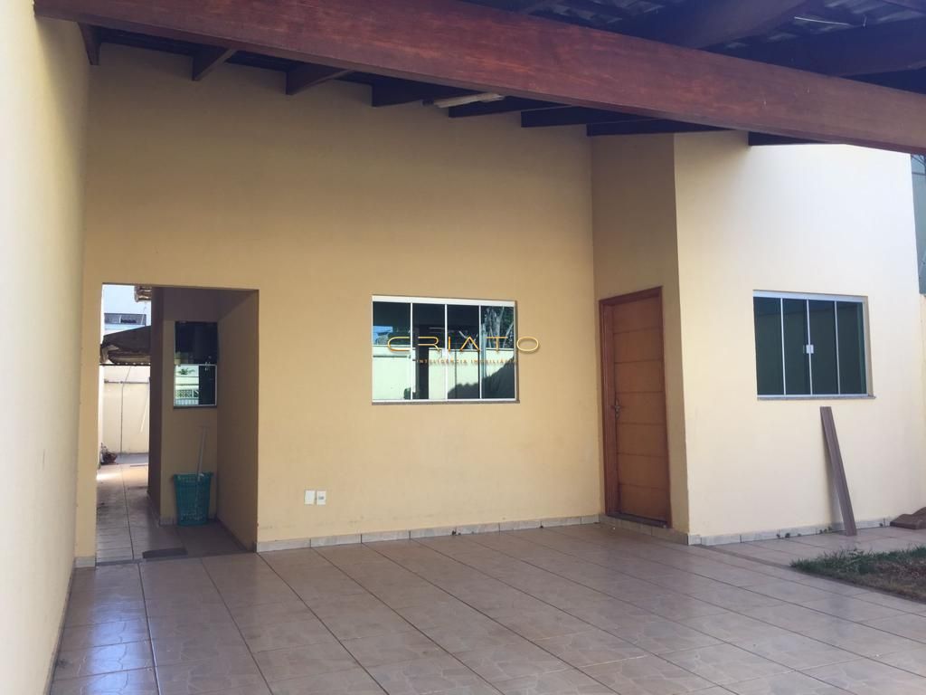 Casa à venda com 2 quartos, 200m² - Foto 1