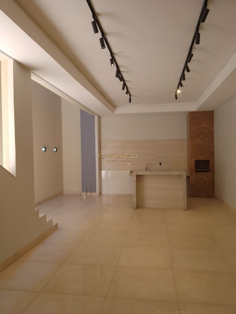 Sobrado de 3 quartos, 172m² no bairro Jardim Ana Paula, em Anápolis | Eu Corretor