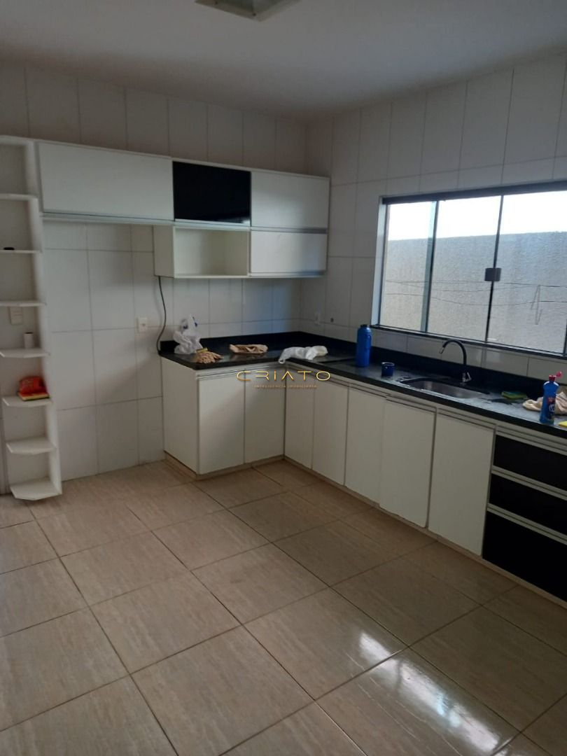 Sobrado de 4 quartos, 195m² no bairro Loteamento Residencial Verona, em Anápolis | Eu Corretor