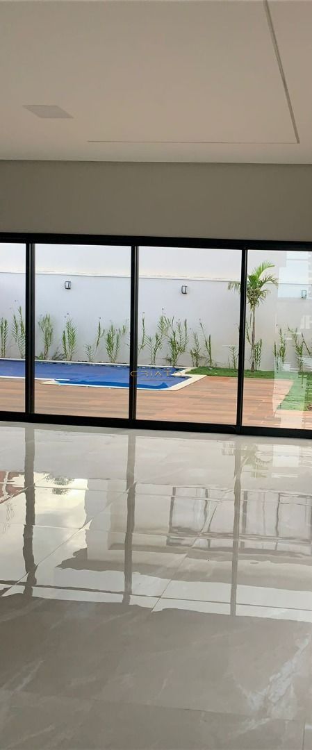 Sobrado de 4 quartos, 255m² | Eu Corretor