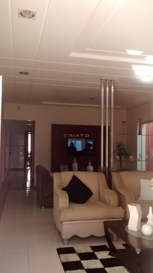 Casa de 8 quartos, 285m² no bairro Nenhum, em Anápolis | Eu Corretor