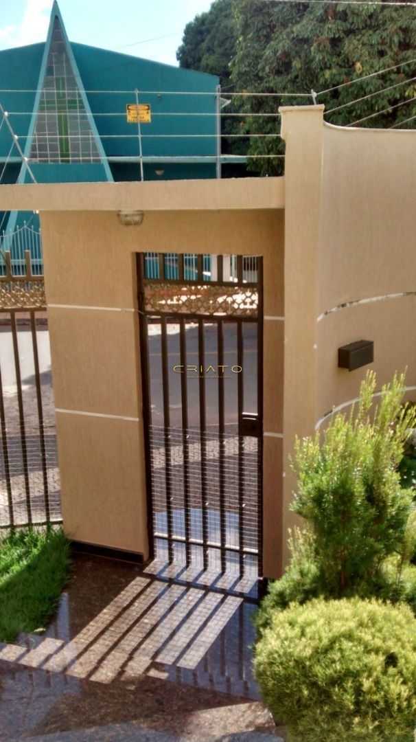 Casa de 8 quartos, 285m² no bairro Nenhum, em Anápolis | Eu Corretor