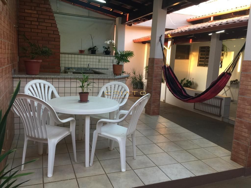 Casa de 3 quartos, 290m² no bairro Nenhum, em Anápolis | Eu Corretor