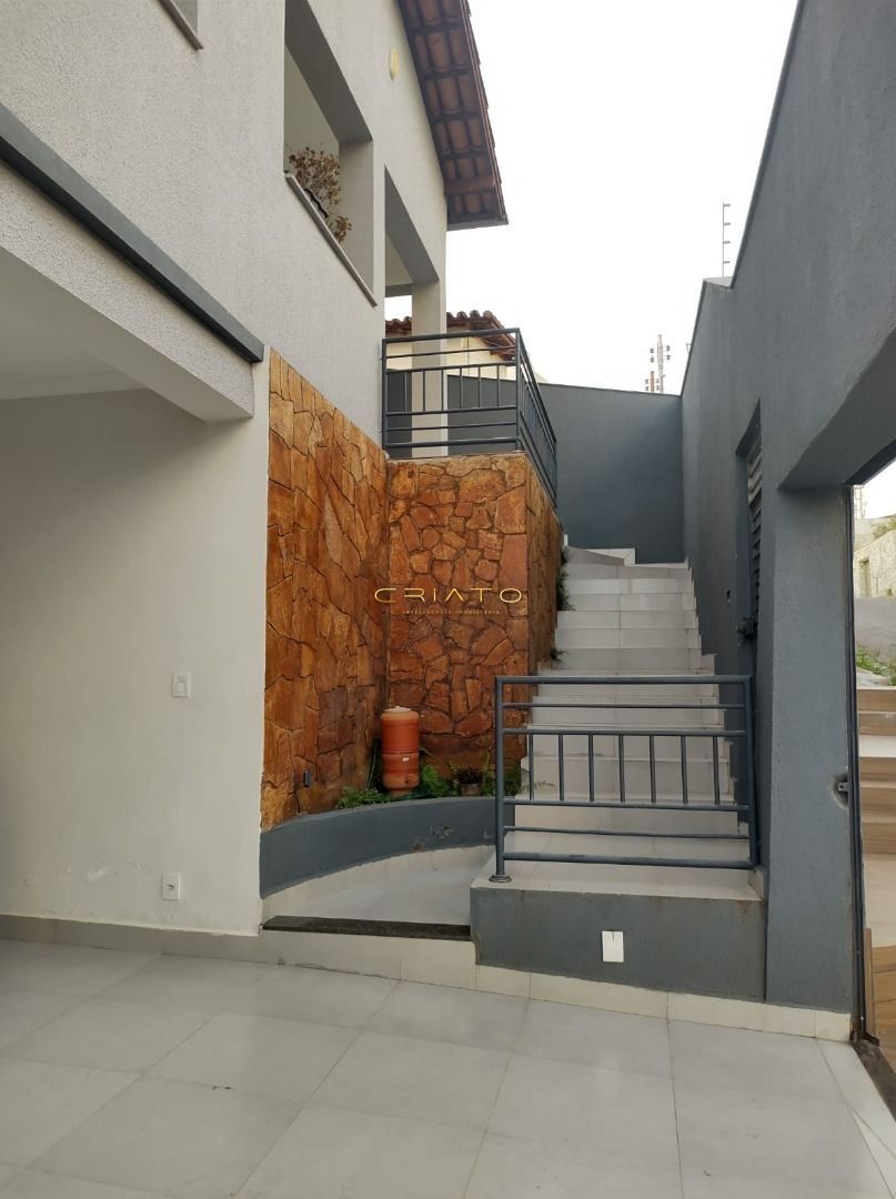 Sobrado de 3 quartos, 188m² no bairro Nenhum, em Anápolis | Eu Corretor