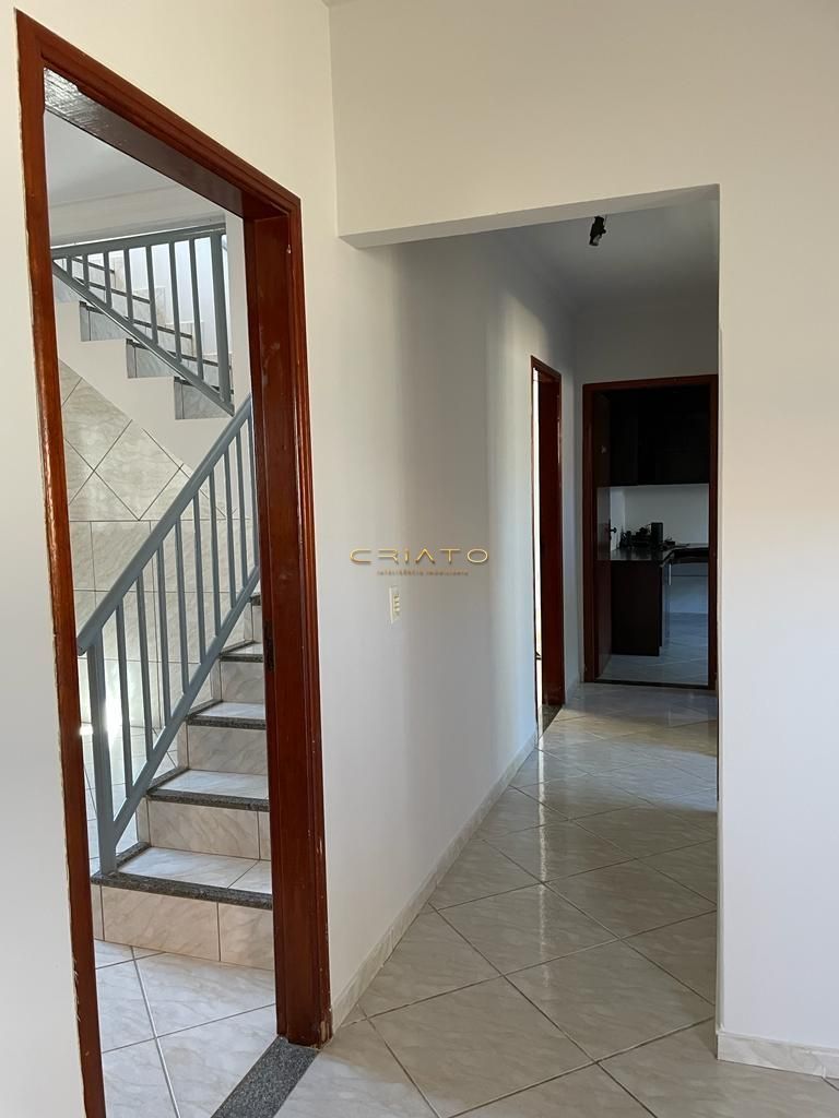 Sobrado de 6 quartos, 140m² no bairro Jardim Ana Paula, em Anápolis | Eu Corretor