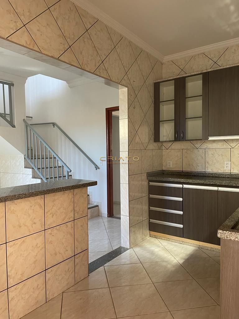 Sobrado de 6 quartos, 140m² no bairro Jardim Ana Paula, em Anápolis | Eu Corretor