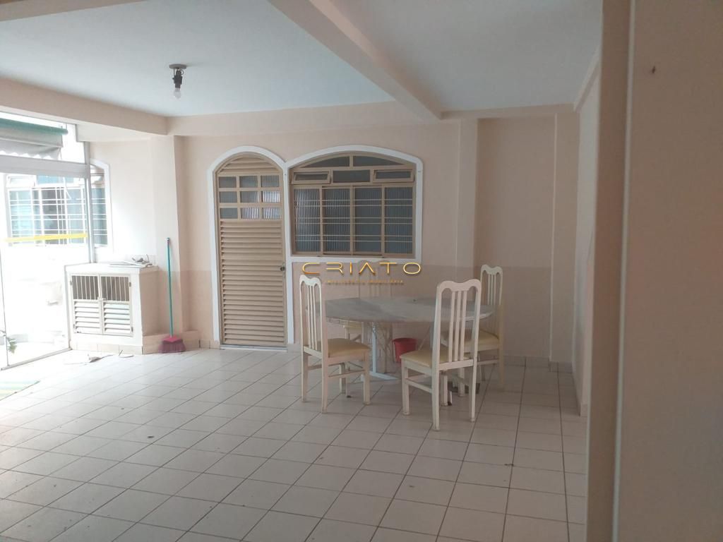 Sobrado de 4 quartos, 310m² no bairro Vila Santa Maria de Nazareth, em Anápolis | Eu Corretor