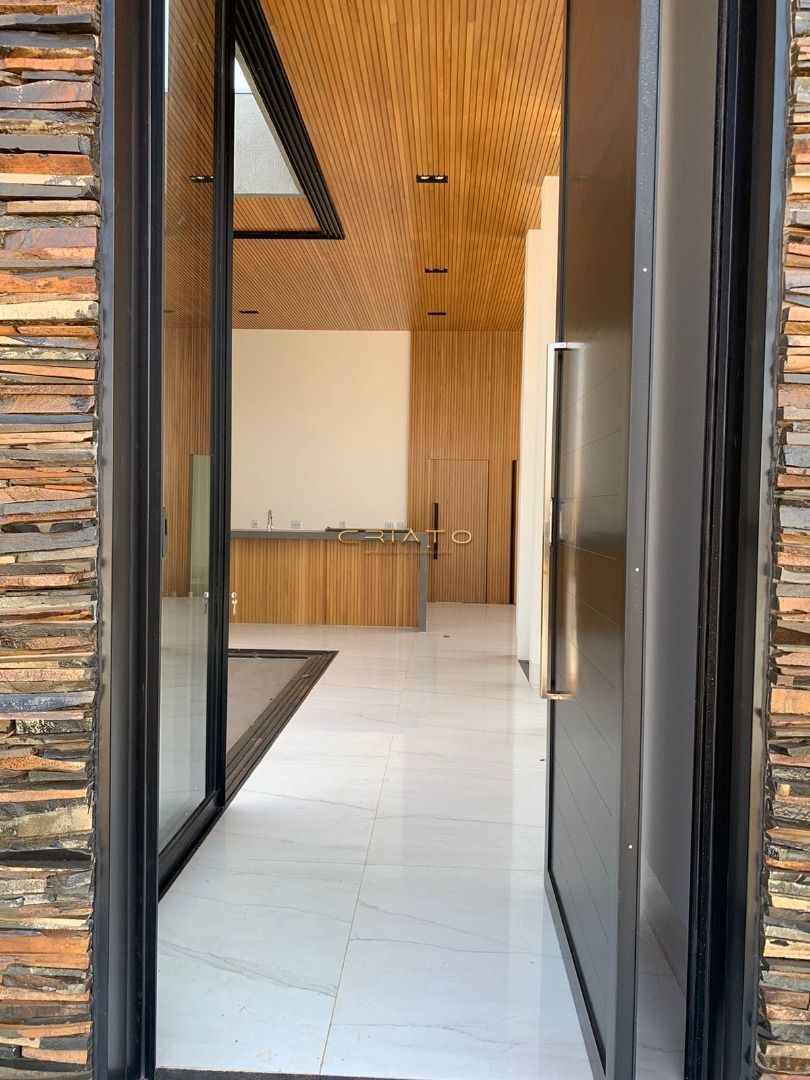 Casa de 4 quartos, 305m² | Eu Corretor