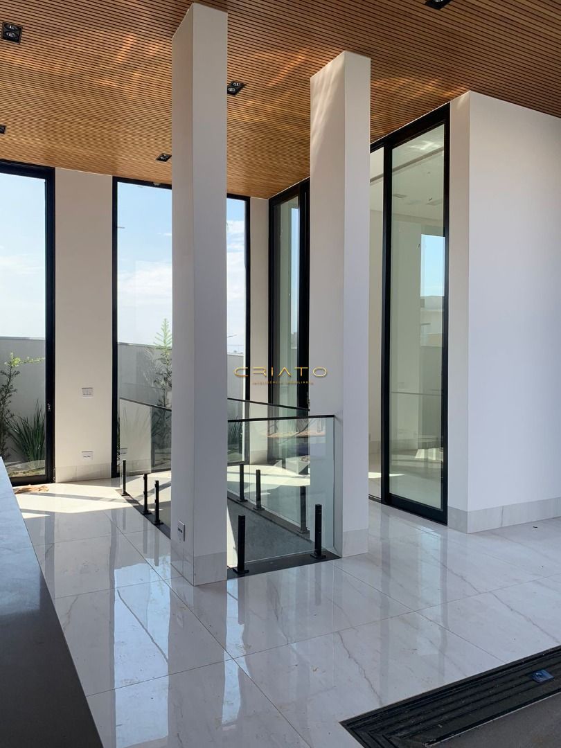 Casa de 4 quartos, 305m² | Eu Corretor