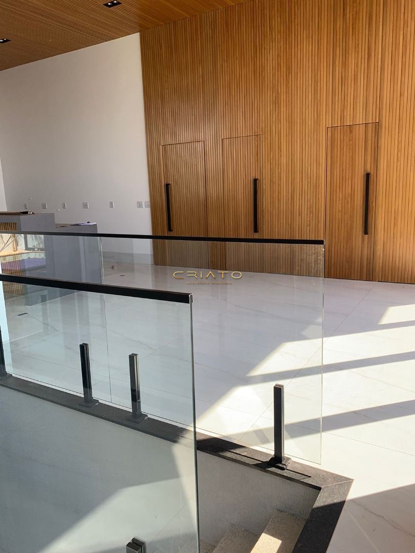 Casa de 4 quartos, 305m² | Eu Corretor