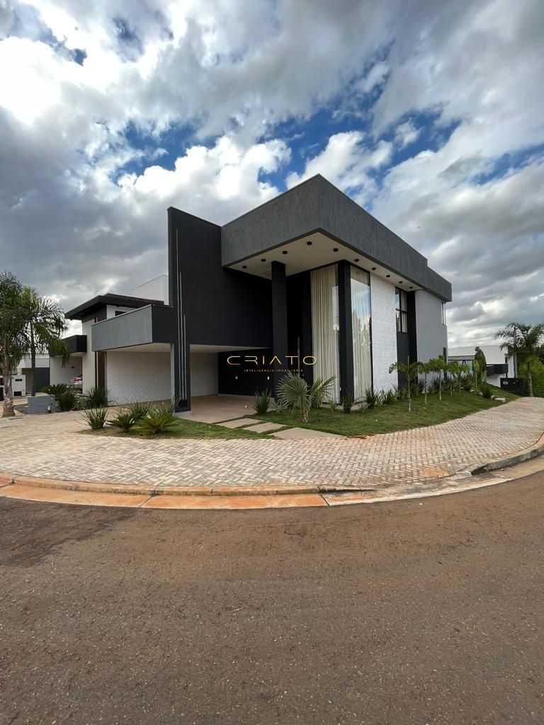 Casa de 4 quartos, 216m² | Eu Corretor
