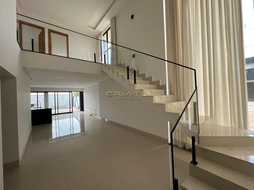 Casa de 4 quartos, 216m² | Eu Corretor