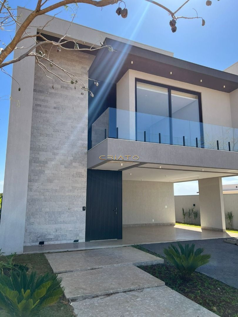 Sobrado de 4 quartos, 430m² | Eu Corretor