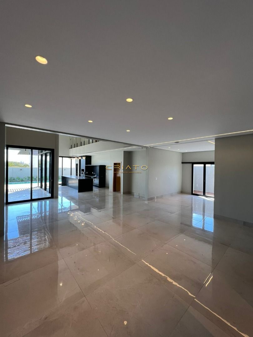 Sobrado de 4 quartos, 430m² | Eu Corretor
