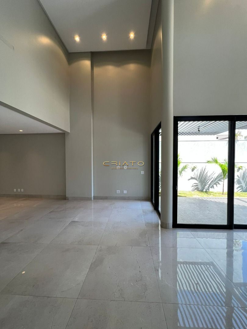 Sobrado de 4 quartos, 430m² | Eu Corretor