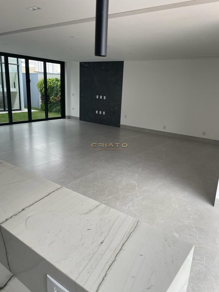 Sobrado de 4 quartos, 303m² | Eu Corretor