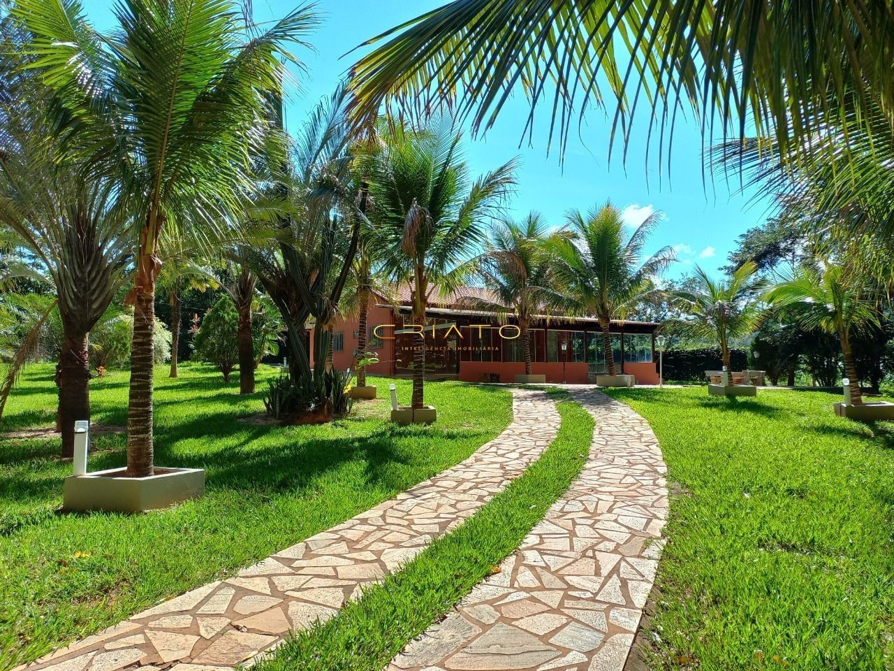 Casa de 4 quartos, 260m² | Eu Corretor