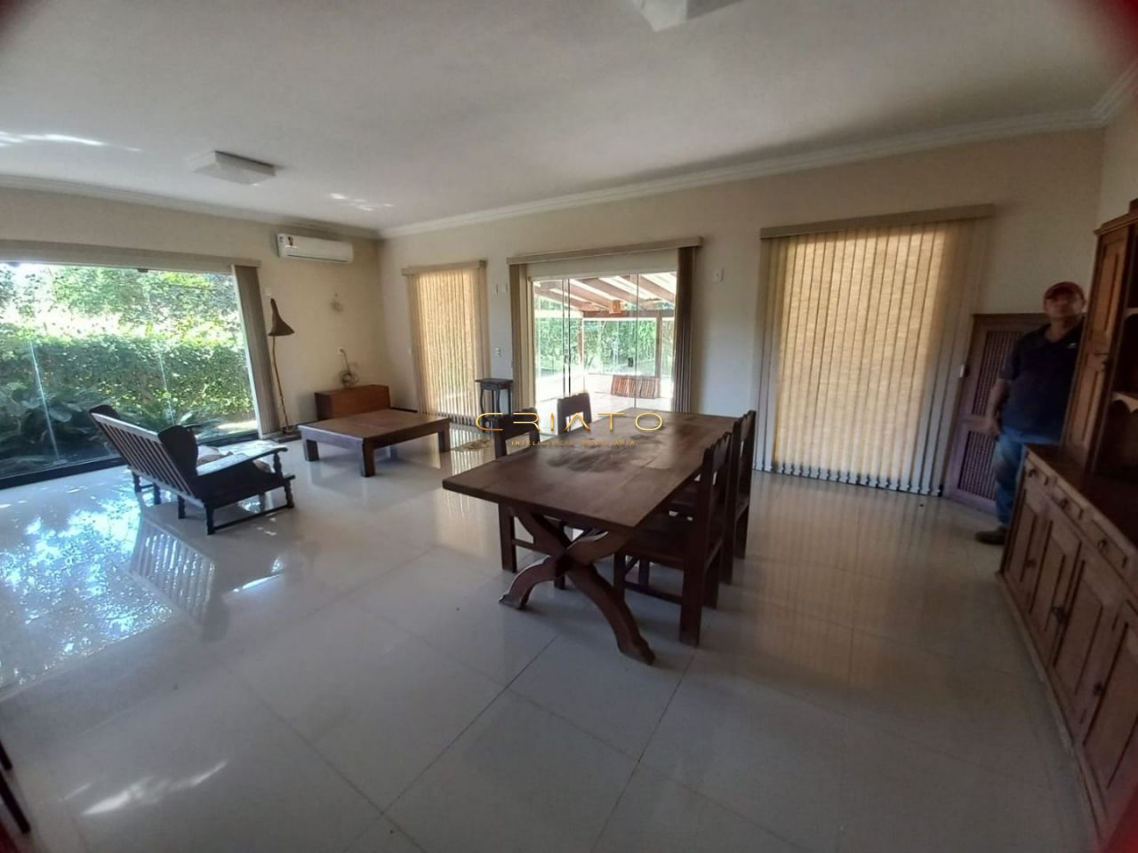 Casa de 4 quartos, 260m² | Eu Corretor