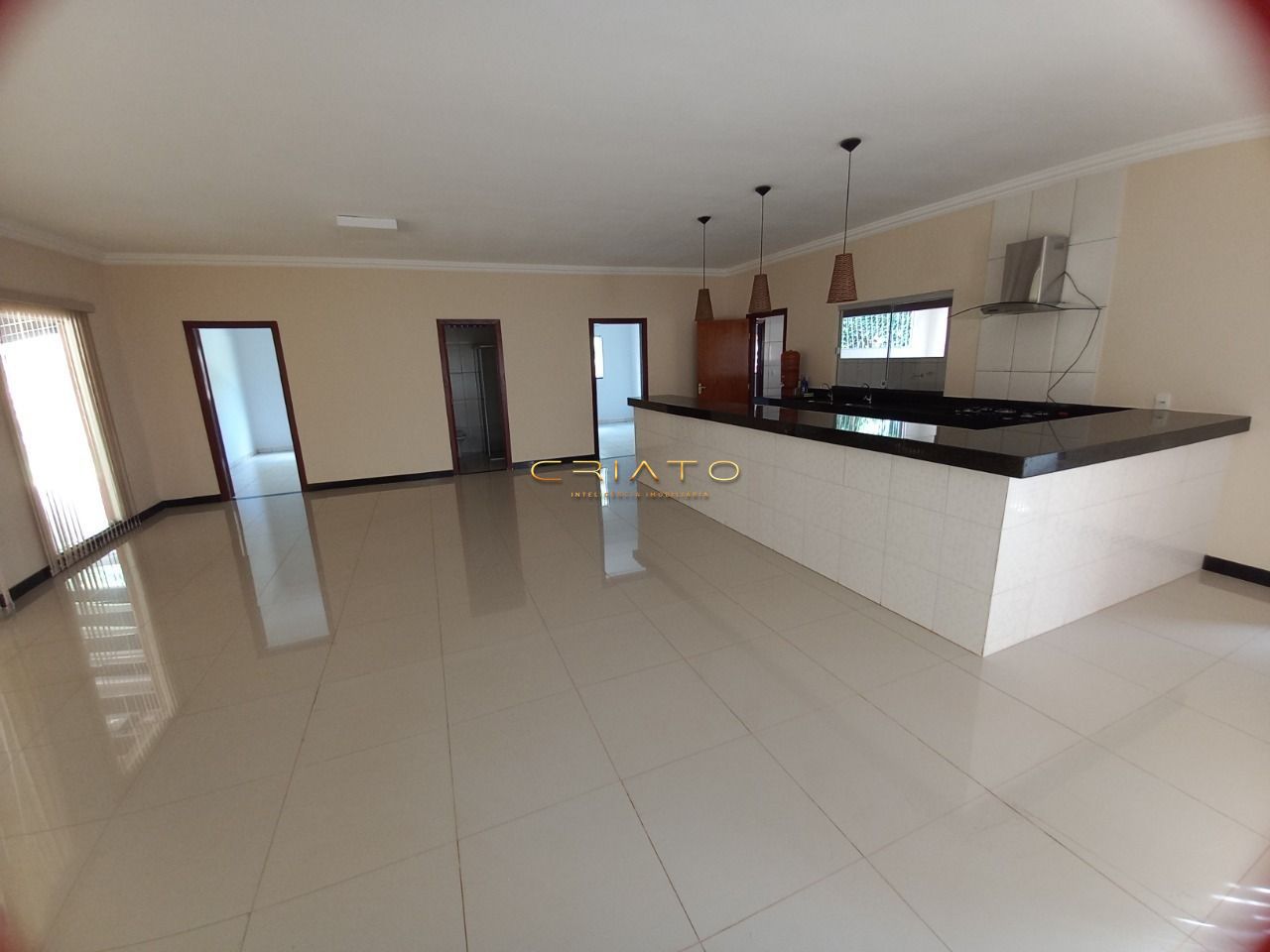 Casa de 4 quartos, 260m² | Eu Corretor