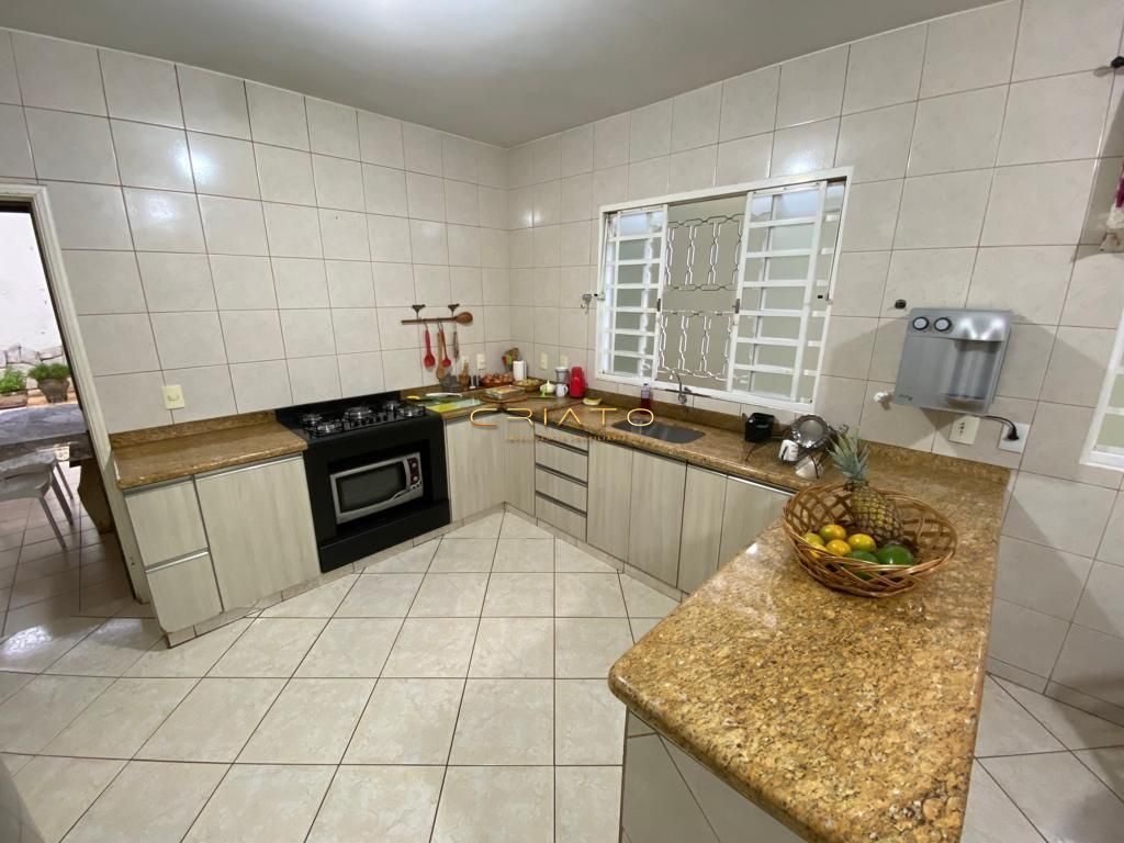 Sobrado de 4 quartos, 243m² no bairro Vila Santa Isabel, em Anápolis | Eu Corretor