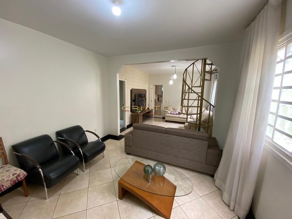 Sobrado de 4 quartos, 243m² no bairro Vila Santa Isabel, em Anápolis | Eu Corretor