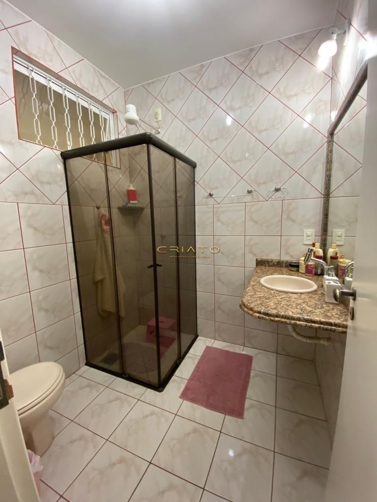 Sobrado de 4 quartos, 243m² no bairro Vila Santa Isabel, em Anápolis | Eu Corretor
