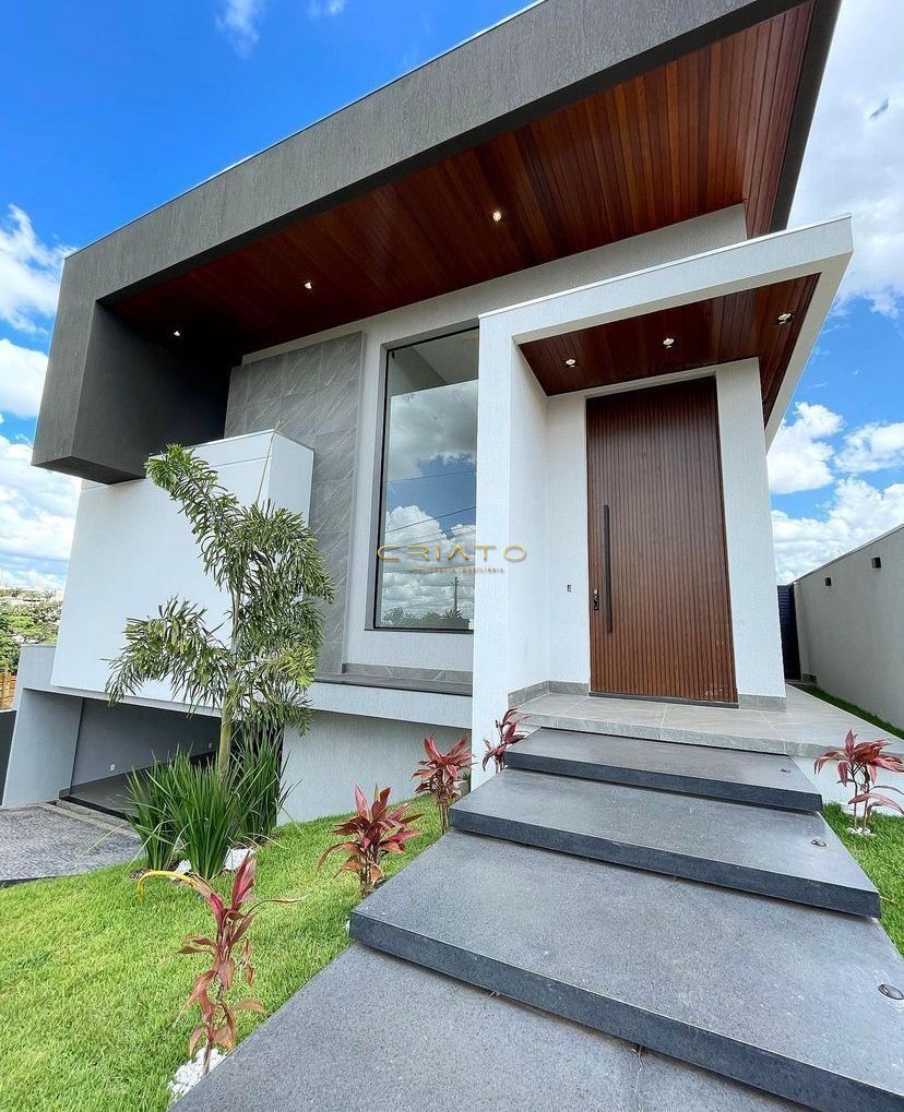 Casa de 3 quartos, 245m² | Eu Corretor