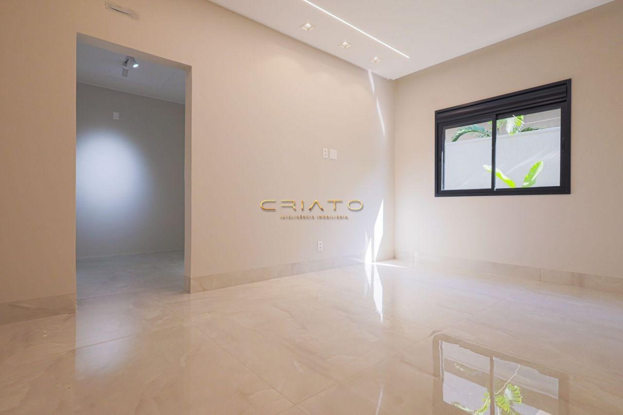 Casa de 3 quartos, 243m² | Eu Corretor