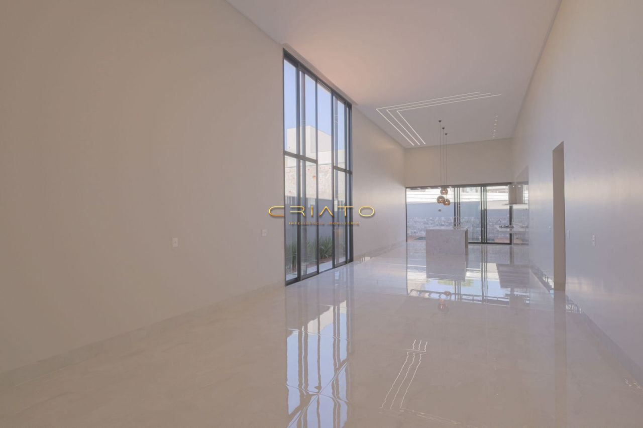 Casa de 3 quartos, 243m² | Eu Corretor