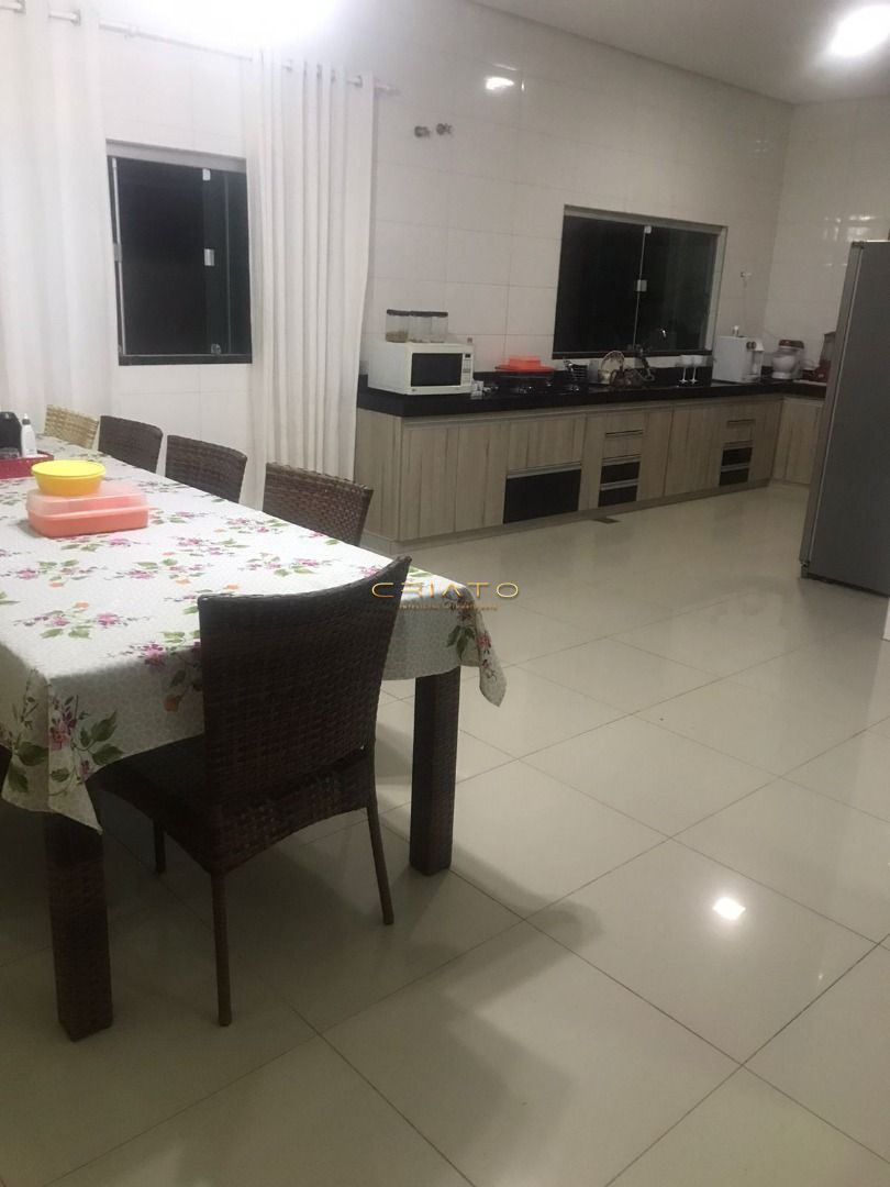 Casa de 3 quartos, 254m² no bairro Jardim das Samambaias, em Anápolis | Eu Corretor