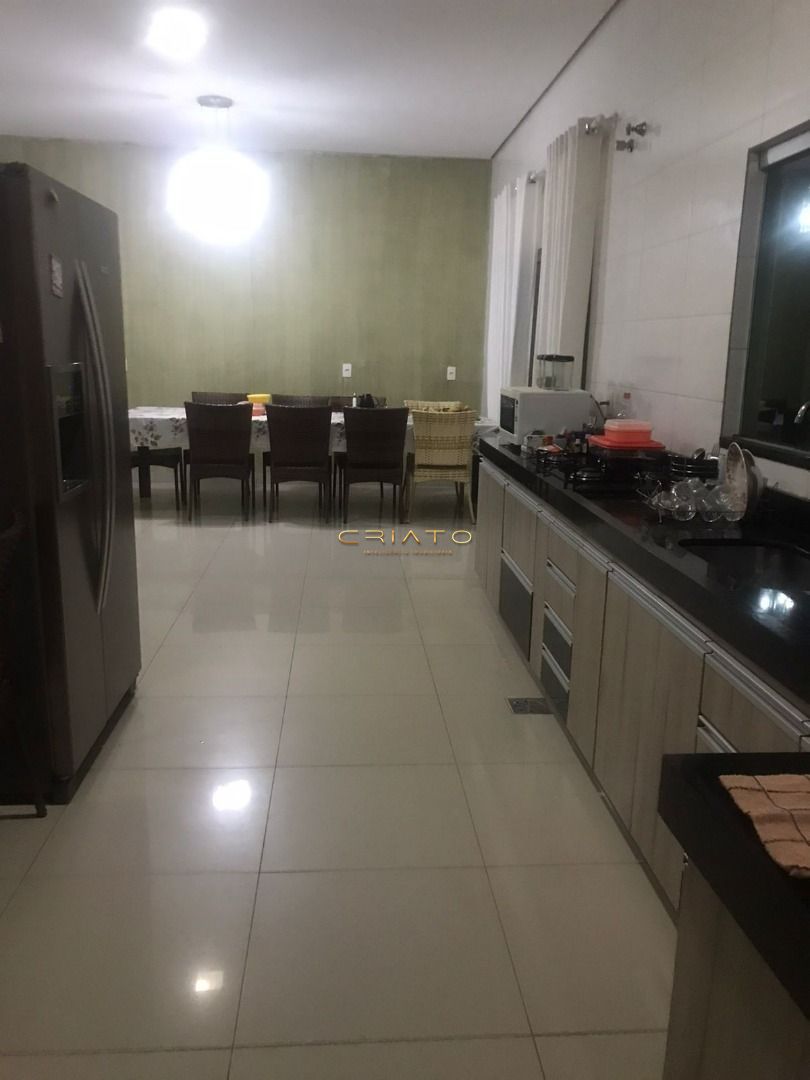 Casa de 3 quartos, 254m² no bairro Jardim das Samambaias, em Anápolis | Eu Corretor