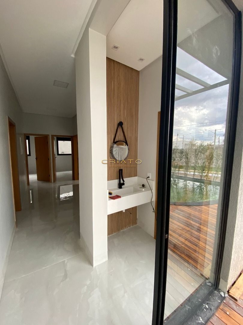 Casa de 4 quartos, 268m² | Eu Corretor