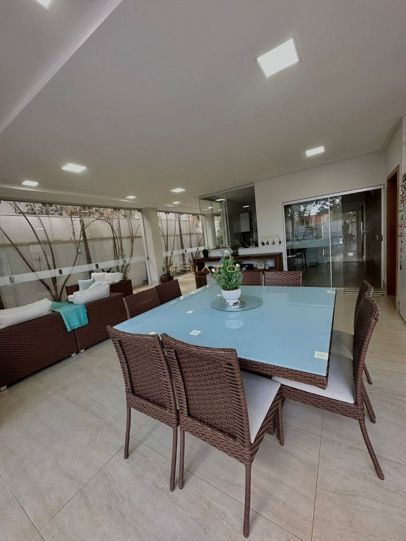 Sobrado de 4 quartos, 380m² no bairro Residencial Anaville, em Anápolis | Eu Corretor