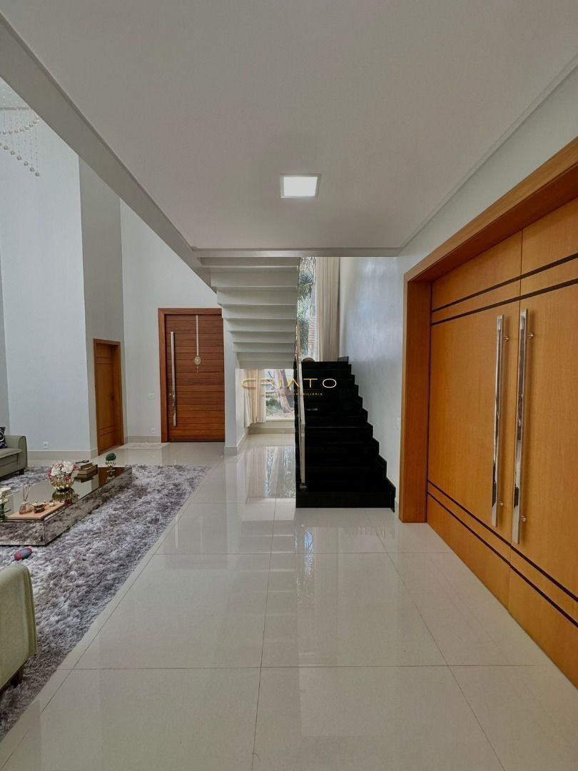 Sobrado de 4 quartos, 380m² no bairro Residencial Anaville, em Anápolis | Eu Corretor