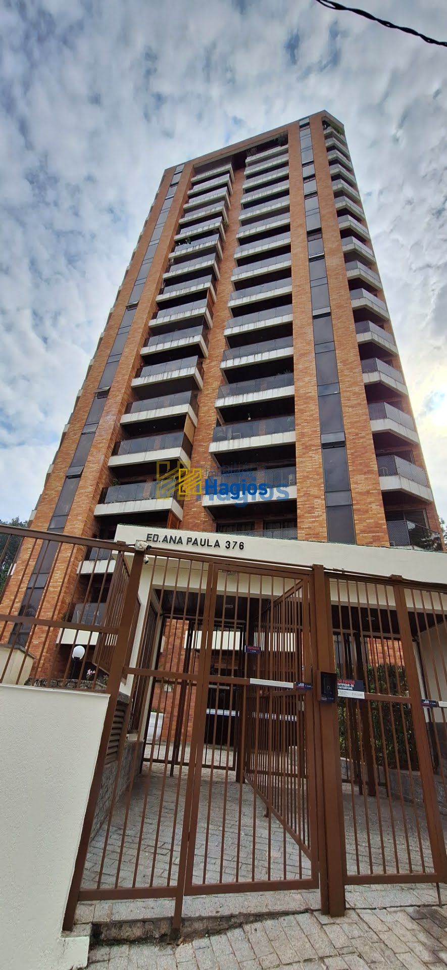 Apartamento para alugar  no Alphaville - Santana de Parnaba, SP. Imveis