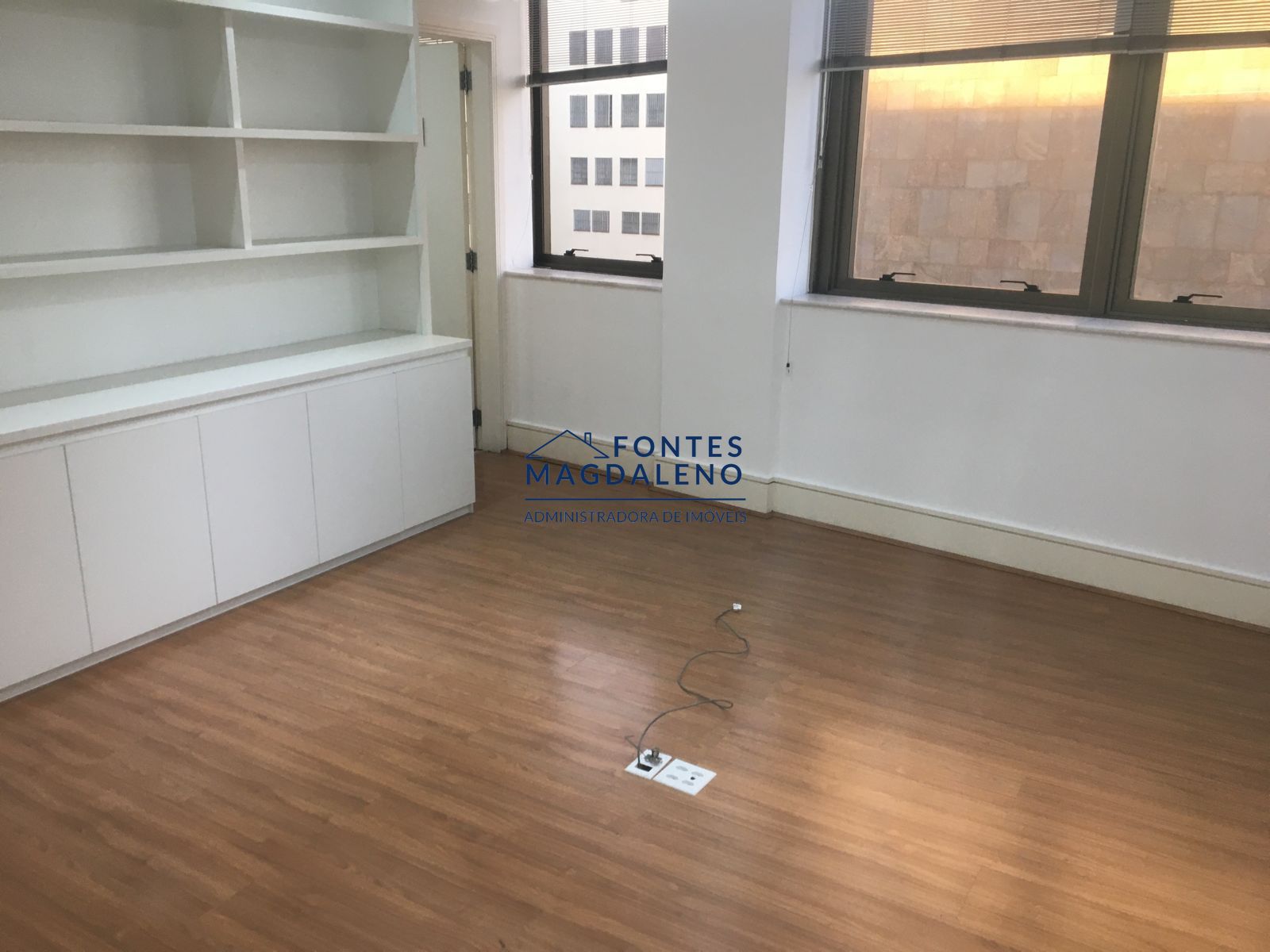 Conjunto Comercial-Sala para alugar com 10 quartos, 350m² - Foto 39