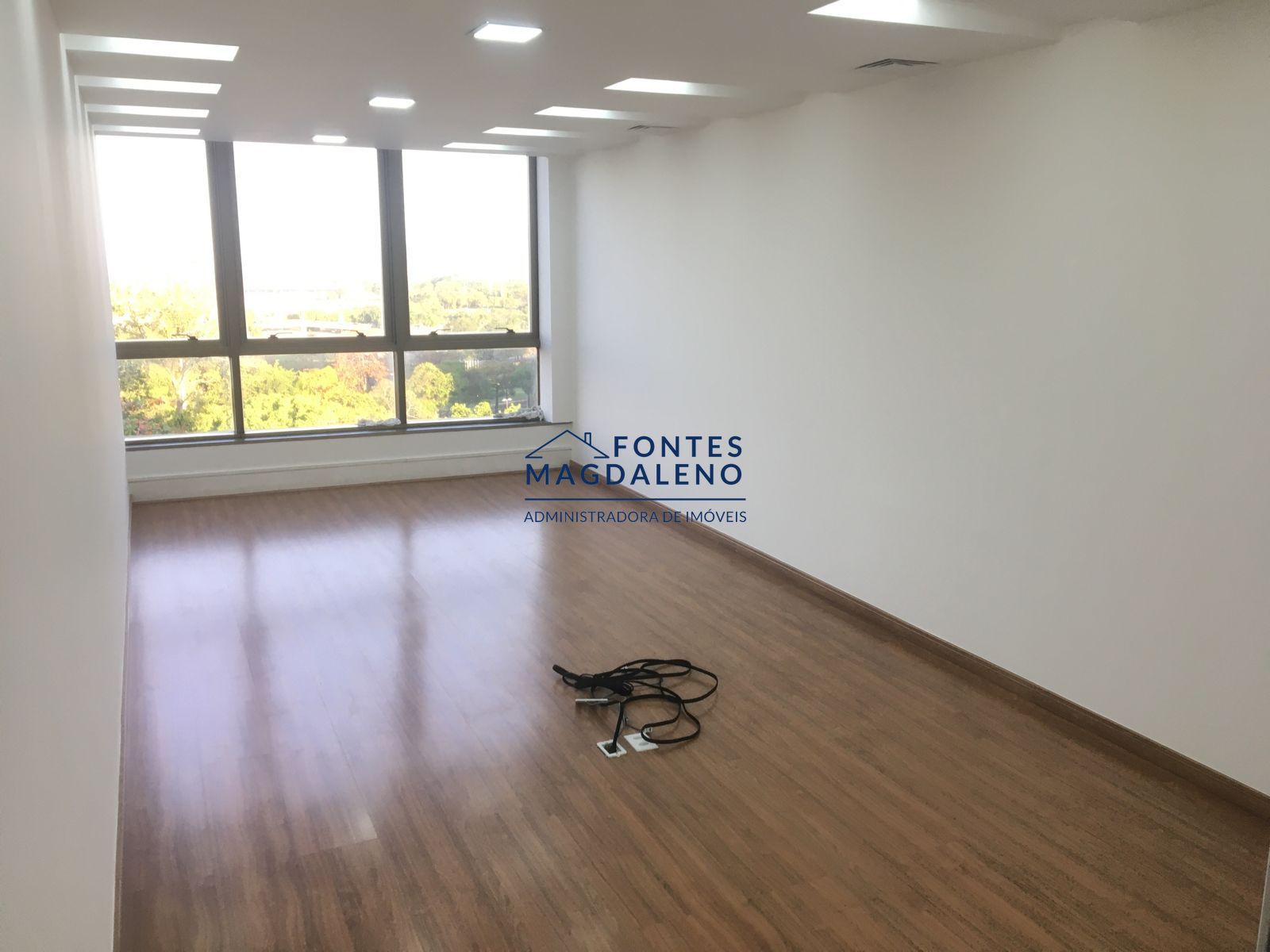 Conjunto Comercial-Sala para alugar com 10 quartos, 350m² - Foto 18