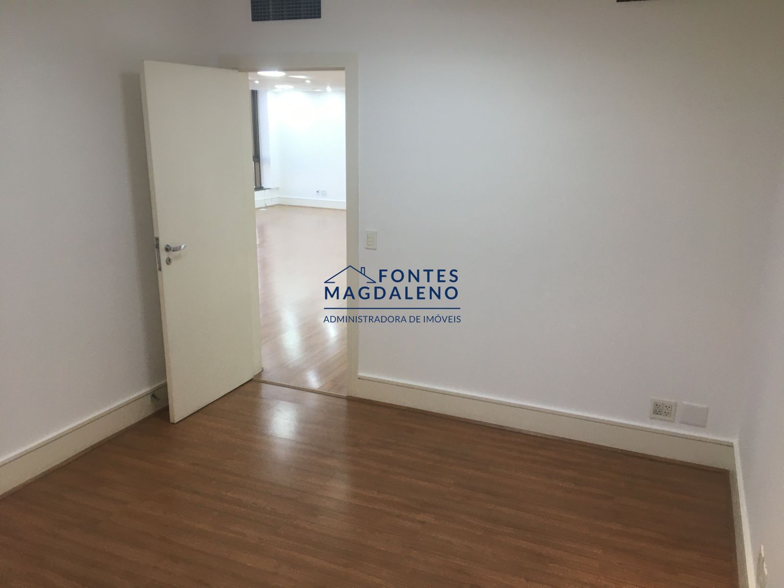 Conjunto Comercial-Sala para alugar com 10 quartos, 350m² - Foto 15