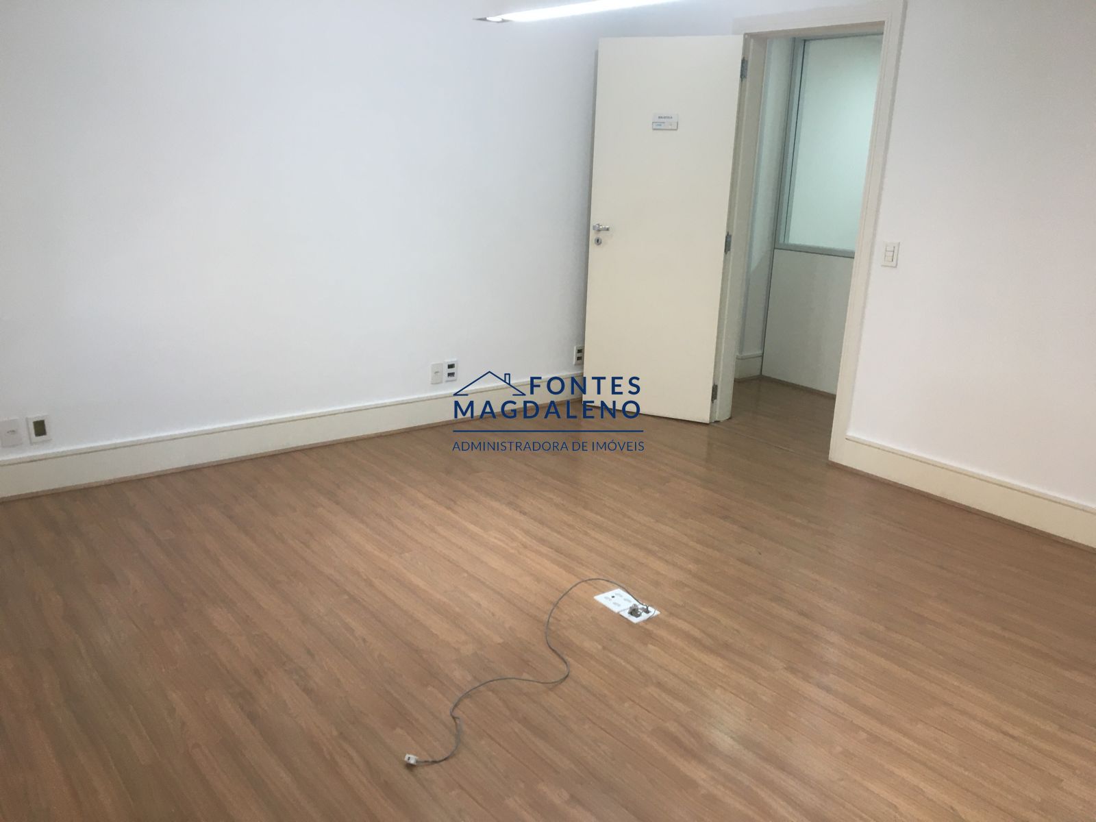 Conjunto Comercial-Sala para alugar com 10 quartos, 350m² - Foto 41