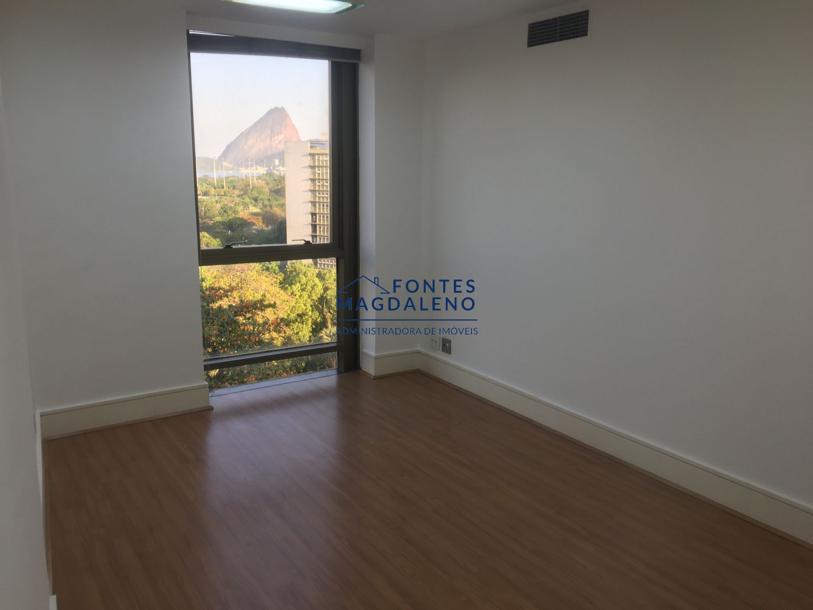 Conjunto Comercial-Sala para alugar com 10 quartos, 350m² - Foto 12