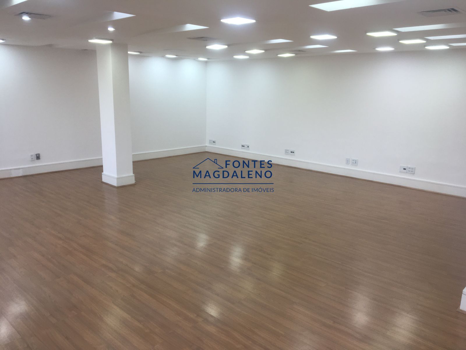 Conjunto Comercial-Sala para alugar com 10 quartos, 350m² - Foto 11